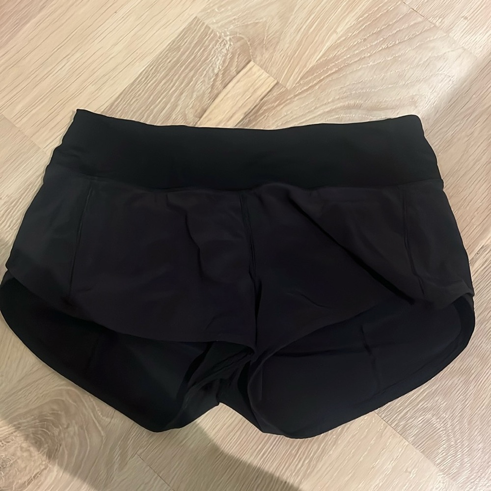 Lululemon 2.5 speed up shorts size 4